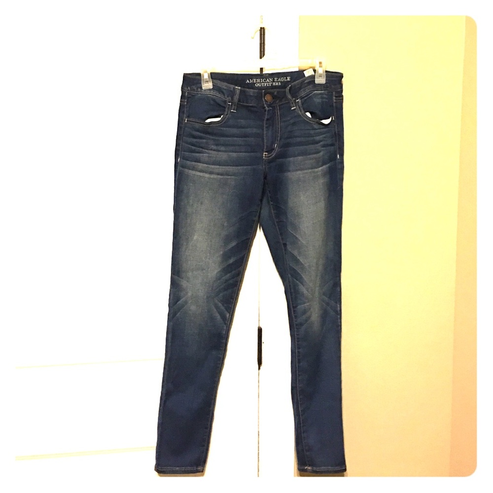 AMERICAN EAGLE JEANS