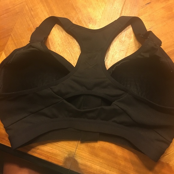 VSX 34DD sports bra - Picture 2 of 4
