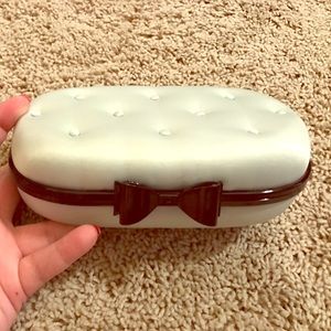 Clutch / make up case