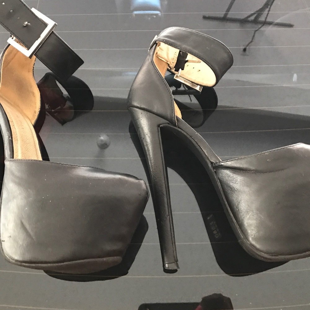 Shoes - Picture 2 of 3