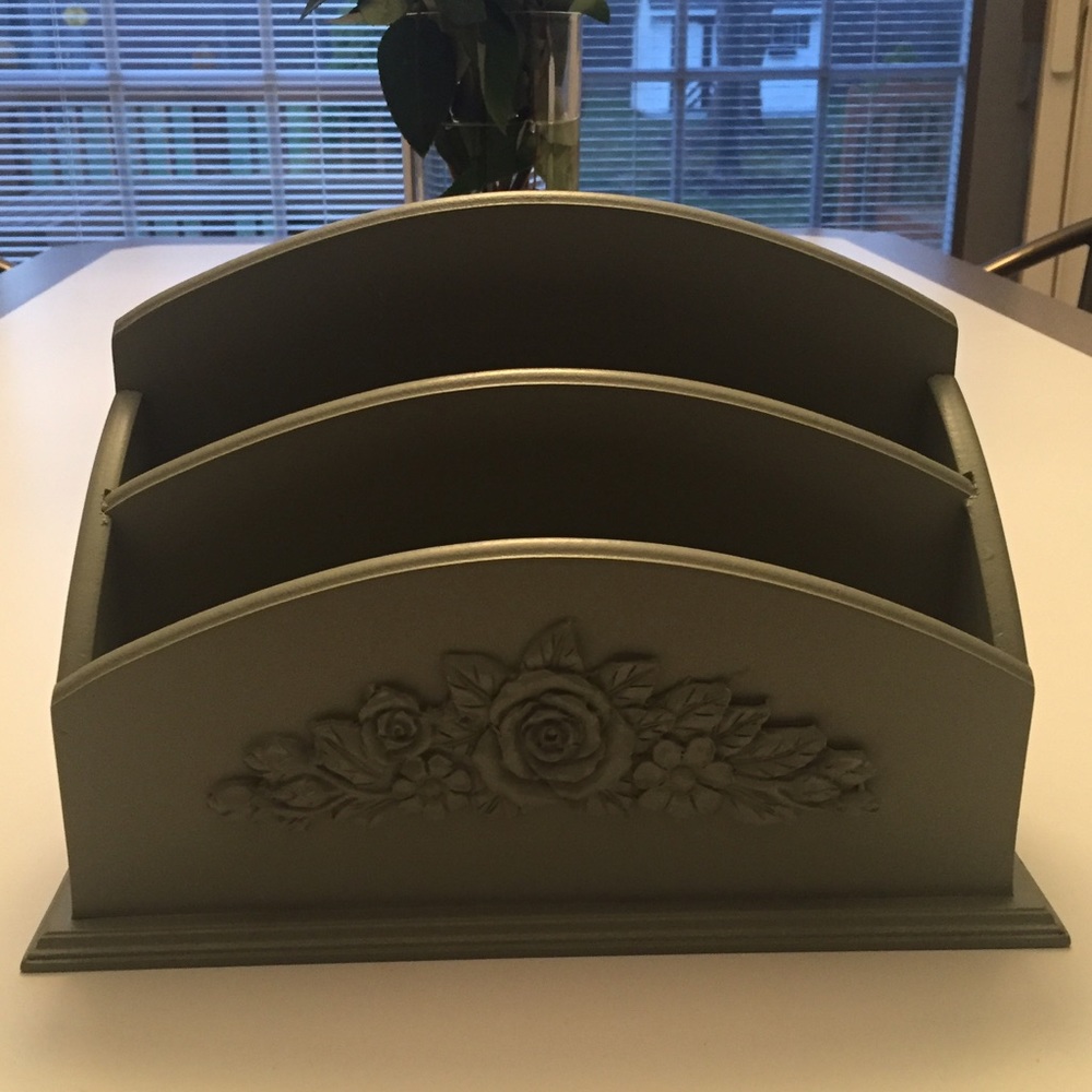 Letter holder