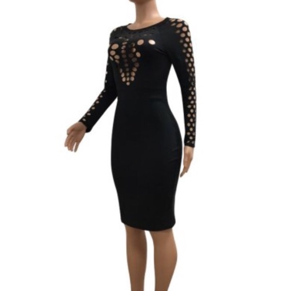 ❣️ Sale was $40 down sizing ❣️ Black cut out dress