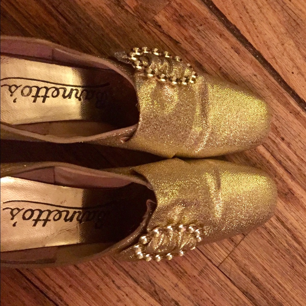 Gorgeous vintage gold 60s heels w/buckles