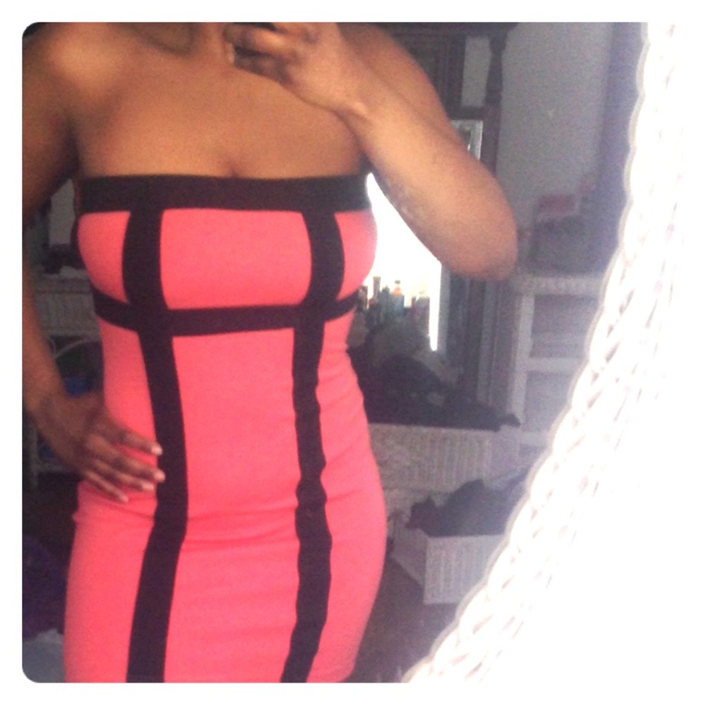 Sexy pink strapless body-con dress 💄