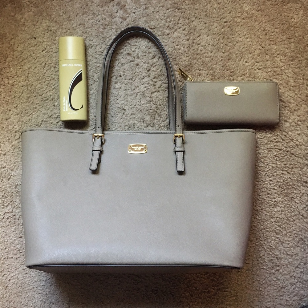 🚫Sold🚫Michael kors tote and matching wallet! - Picture 1 of 8