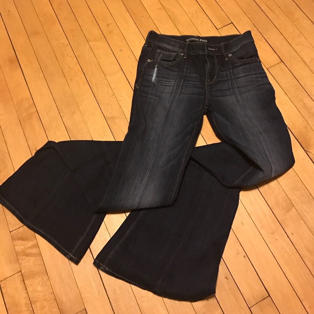 BRAND NEW flared jeans