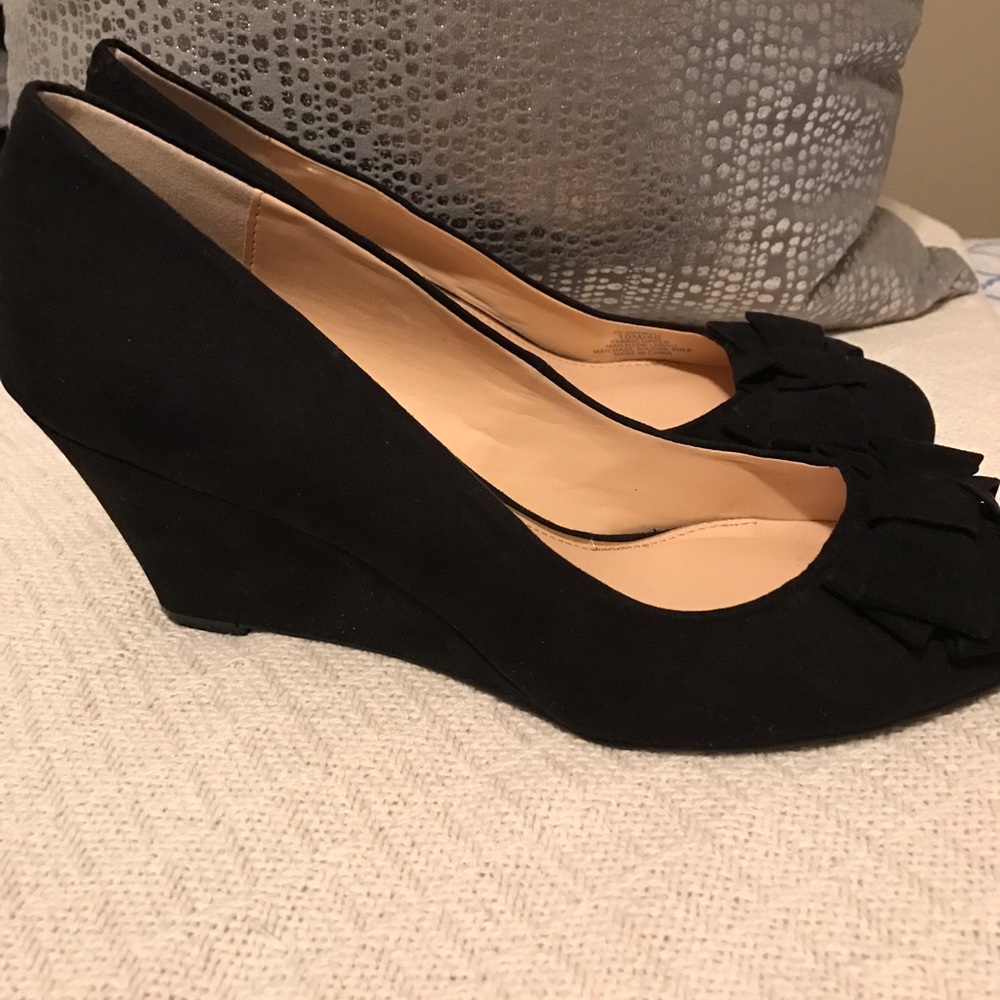 Beautiful Jessica Simpson Wedge. Just like new!