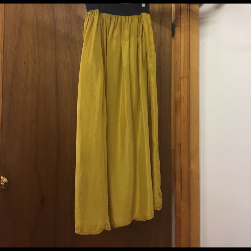 Mustard silky maxi with elastic waist and POCKETS!