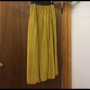 Mustard silky maxi with elastic waist and POCKETS!