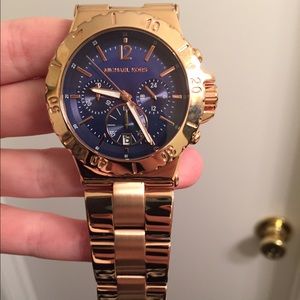 SOLD 🔴Michael Kors rose gold watch