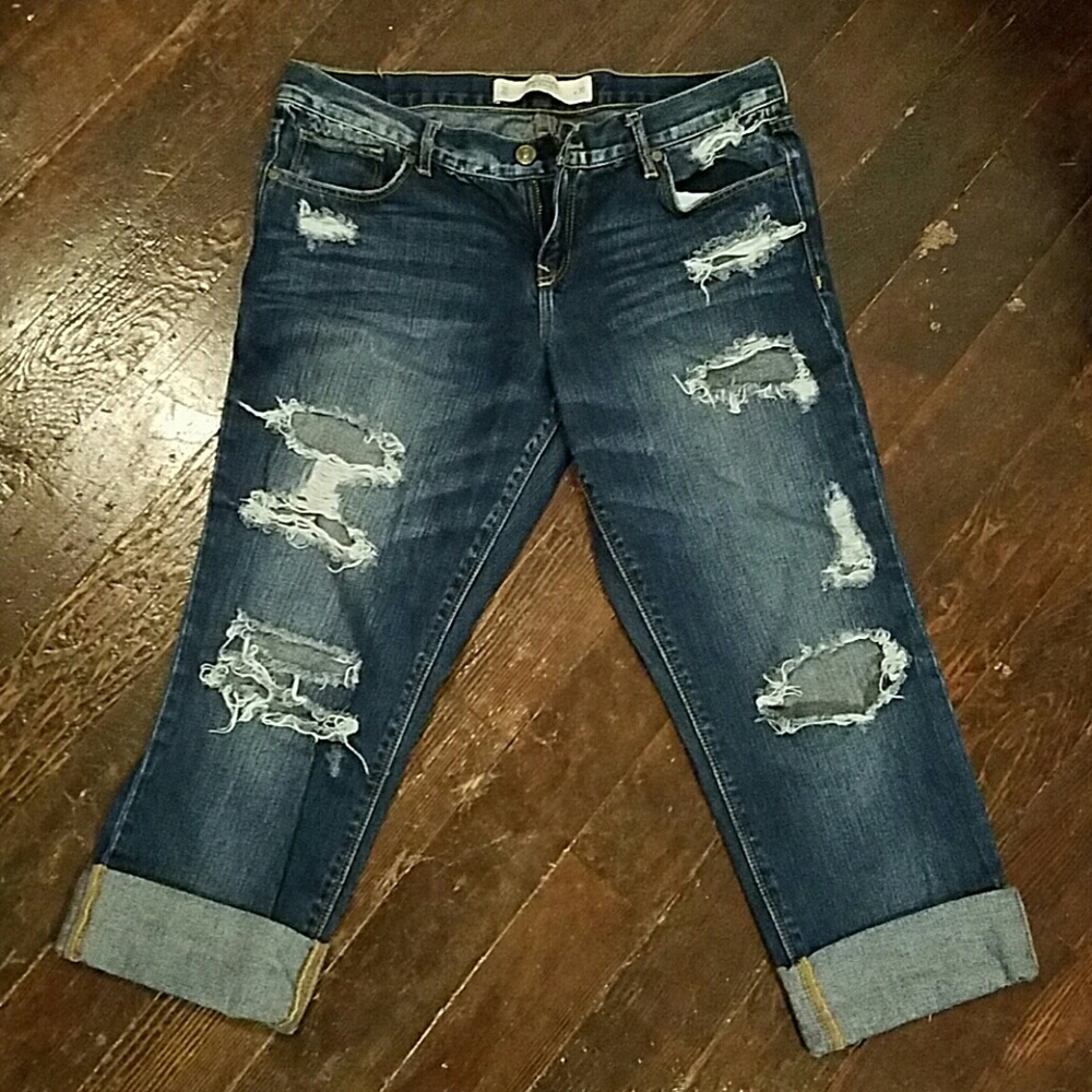 Abercrombie & Fitch distressed Capri jeans