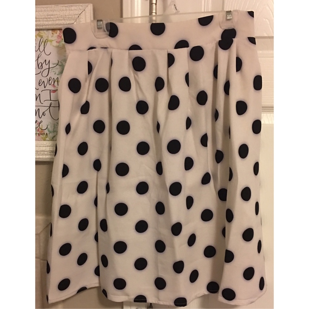 Polka dotted high waisted skirt