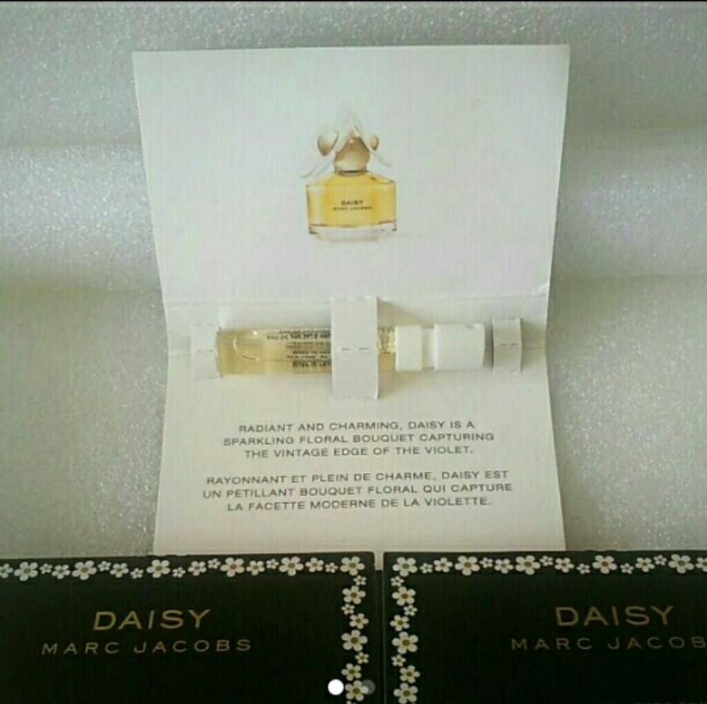 MARC JACOBS DAISY 12 CARDED VIAL SAMPLES