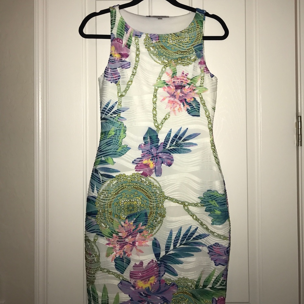 JENNIFER LOPEZ bodycon textured floral dress