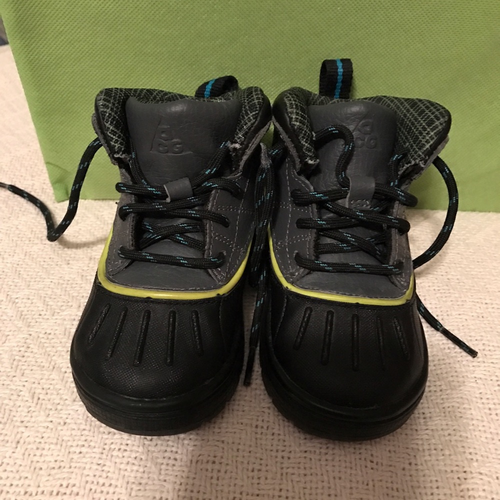 Nike ACG toddler boots!