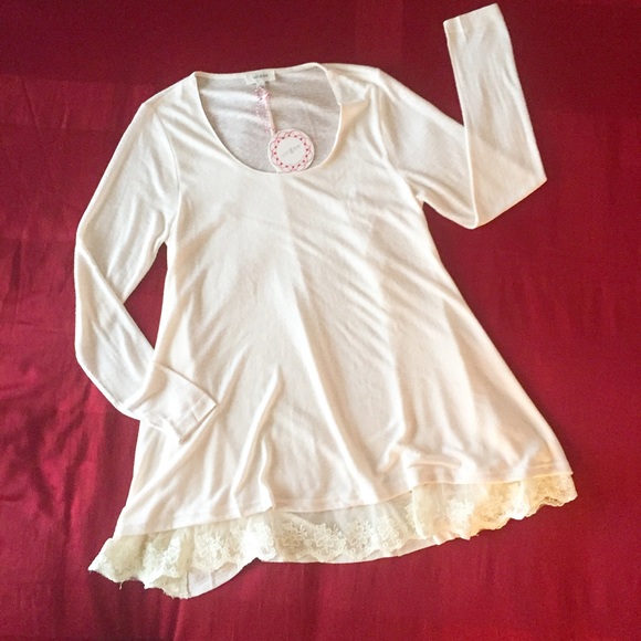 SOLD OUT! 💋 Long Sleeve Knit Top w/ Lace Detail - Picture 2 of 3