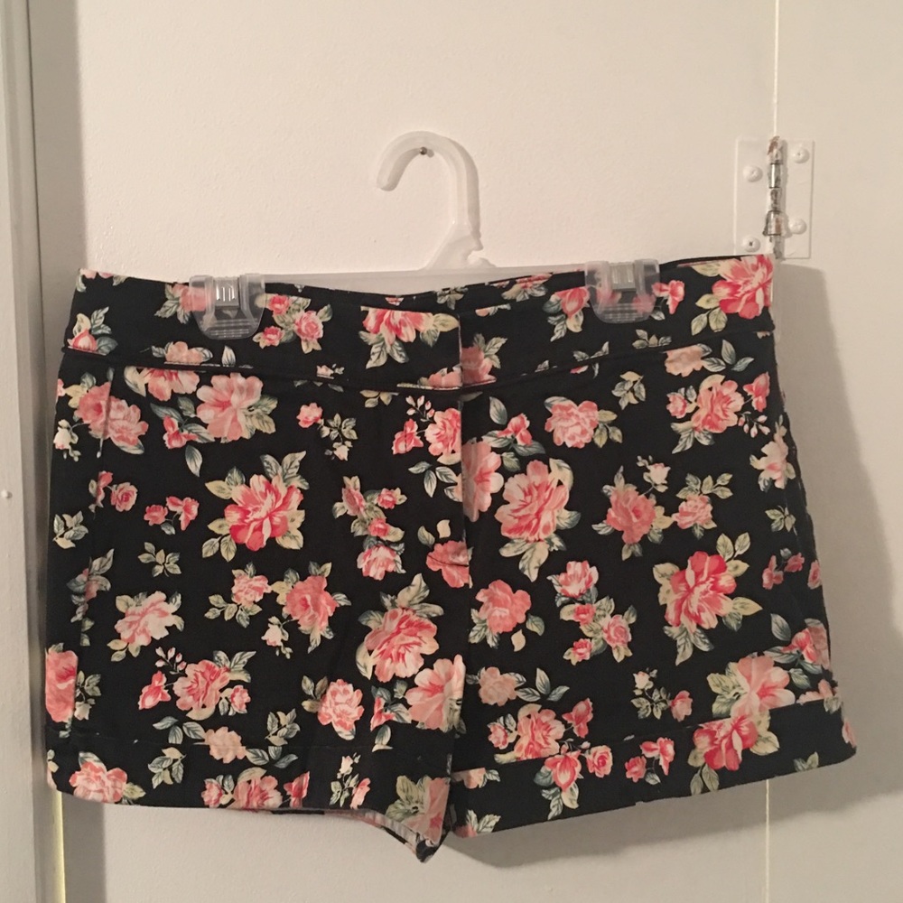 Floral short shorts