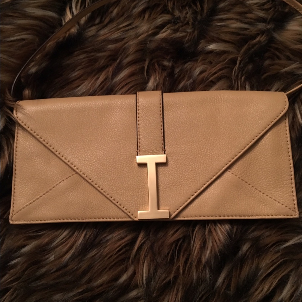 Isaac Mozarahi clutch