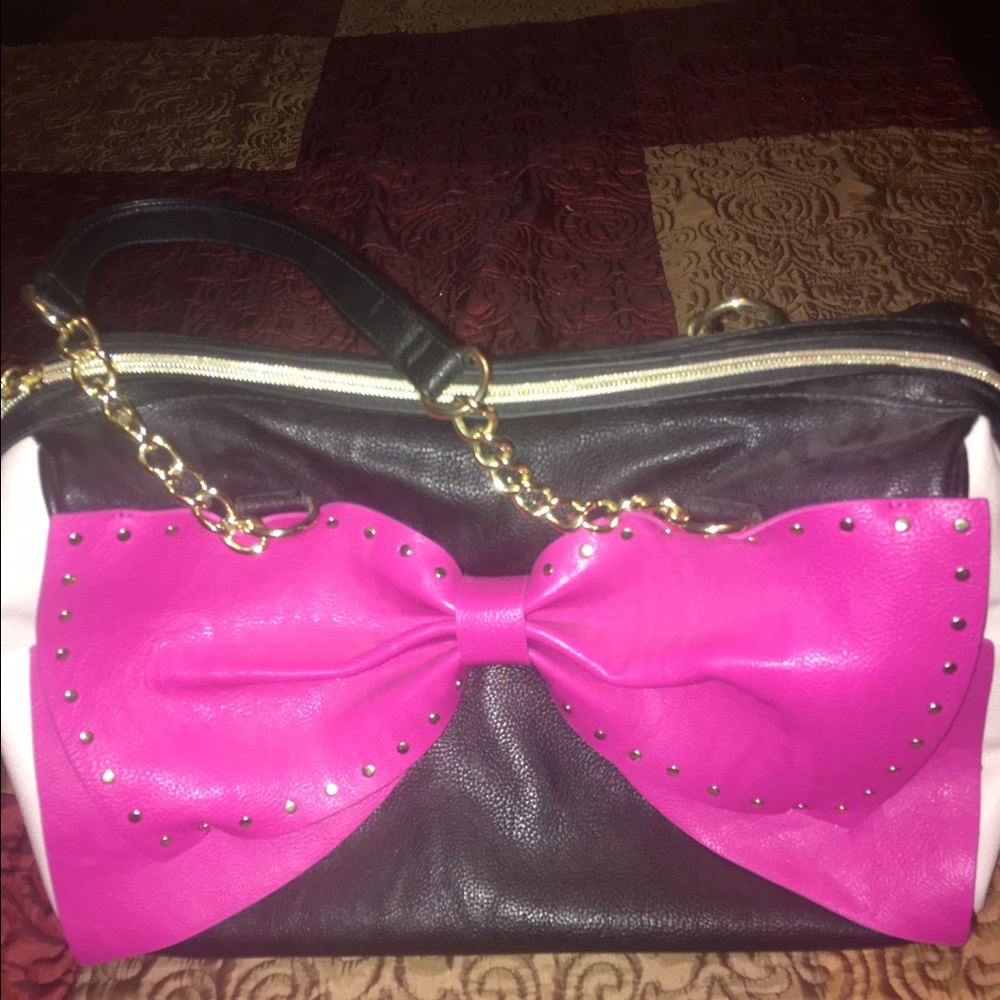 🔥CLOSET CLOSING!!! Betsey Johnson Satchel