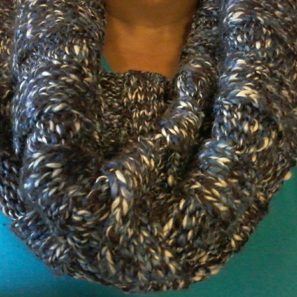 Gap Scarf - Picture 1 of 4