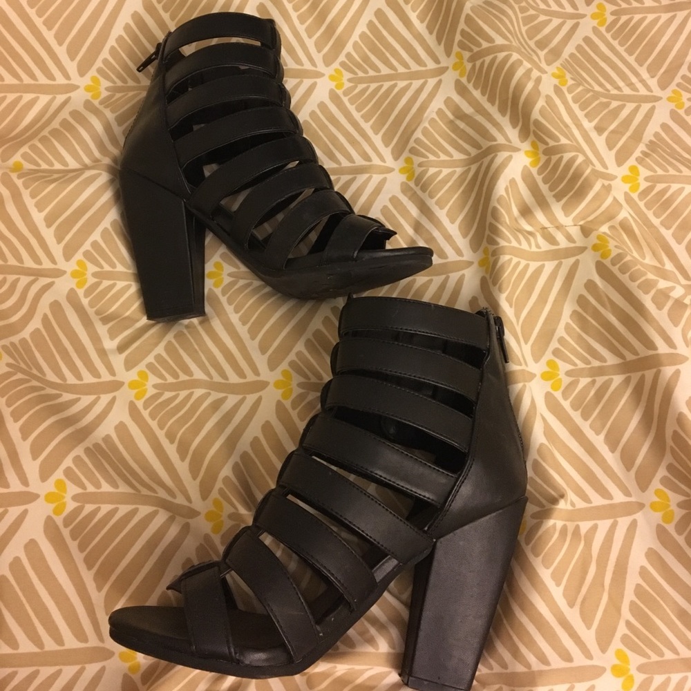 Caged heel!!