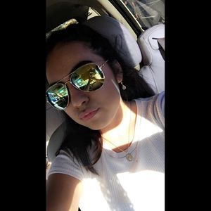 Meet your Posher, Leslie