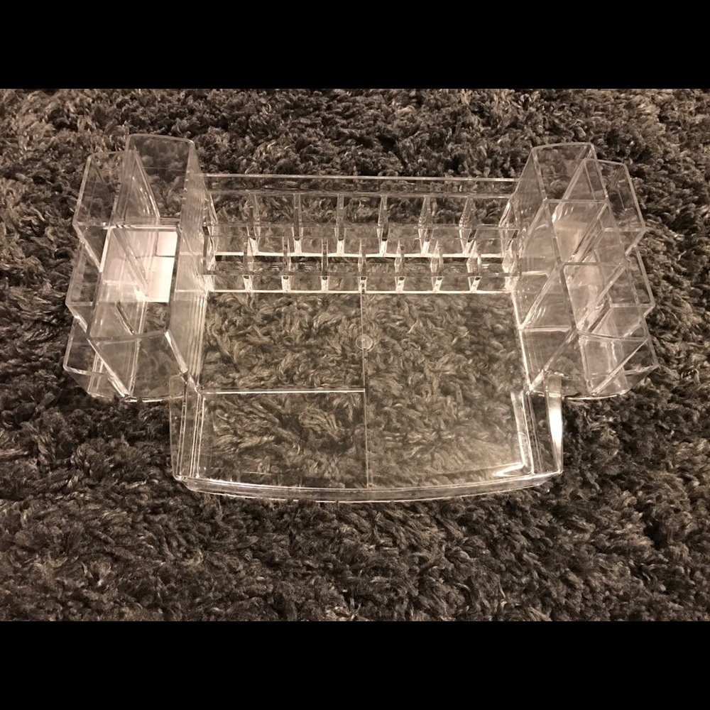 Clear makeup holder