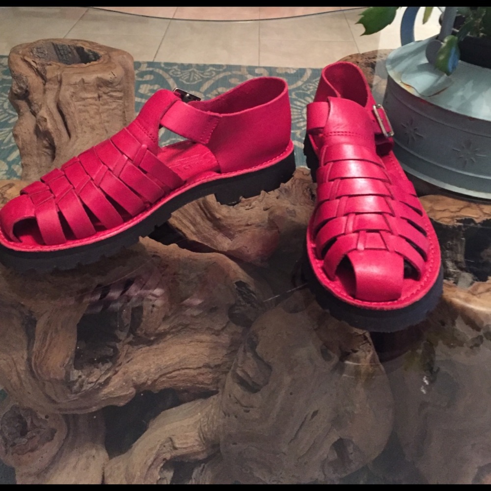 RED HOT Sandal Made in Mexico 🇲🇽 Size 8