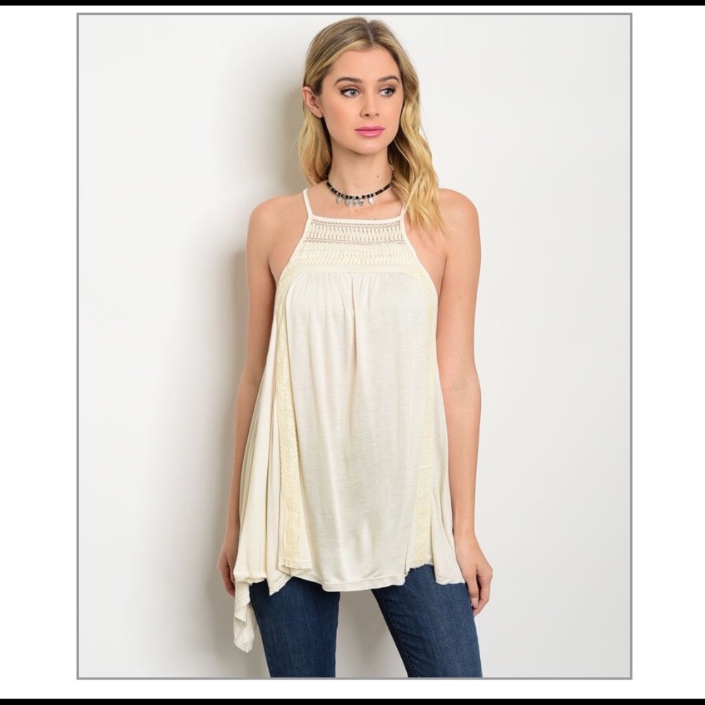 BRAND NEW!! Adorable Cream Top🎊