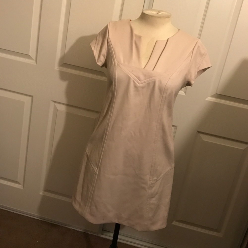 DVF  Classy Beige v-neck Knit Sheath