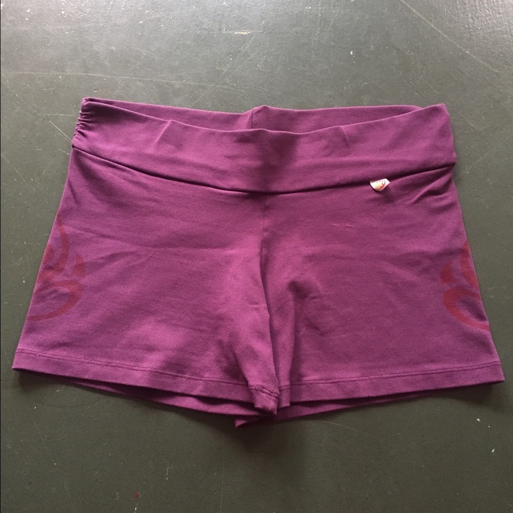 Hot yoga shorts Shakti Activewear in a plum color