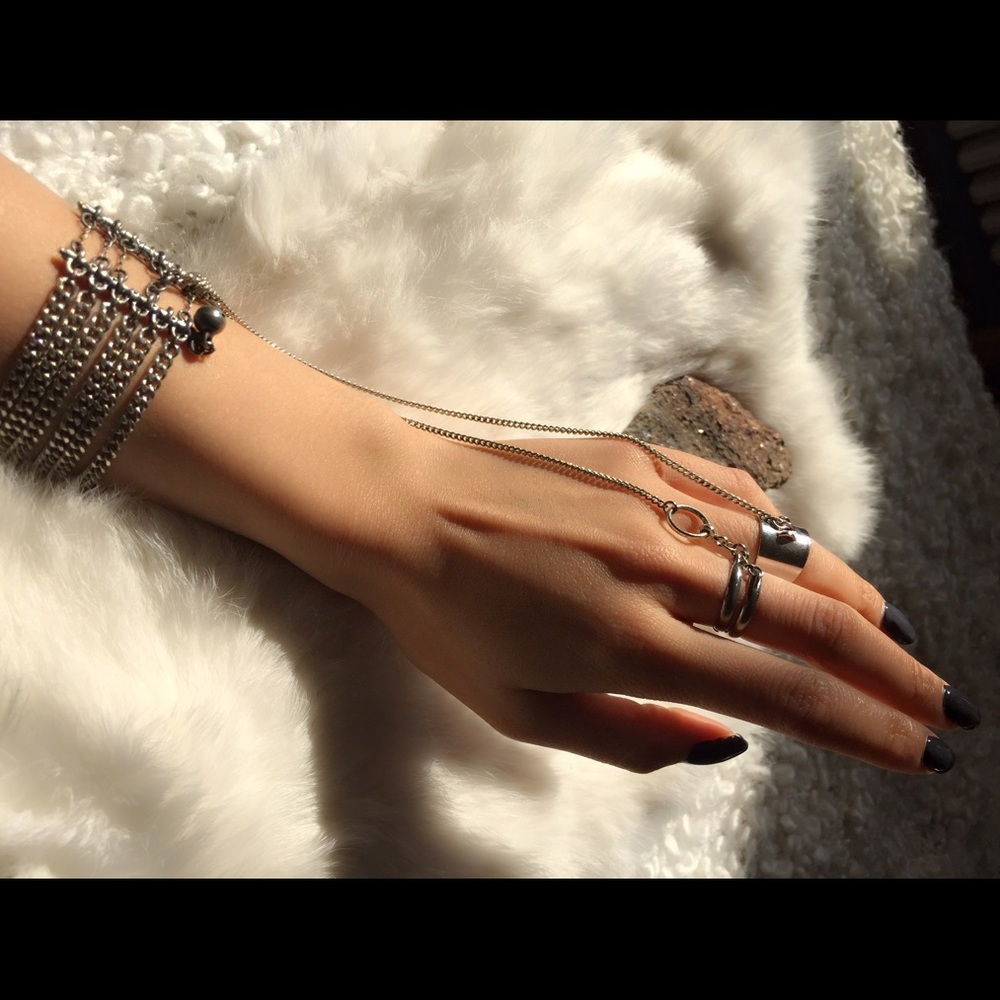Nobu Southern Hand Chain+Rings
