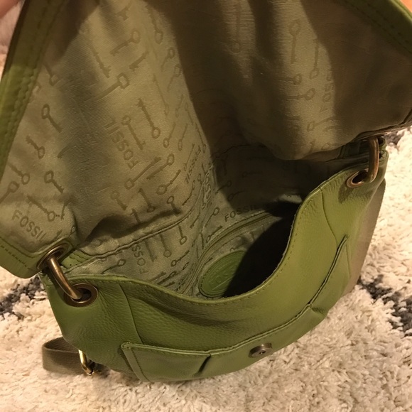 Green Fossil crossbody purse - Picture 4 of 7