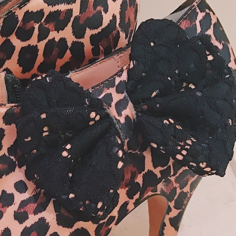 Betsey Johnson Leopard booties - Picture 4 of 5