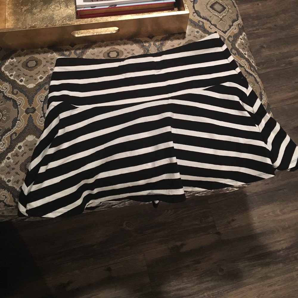Black and white stripe Express flare mini skirt