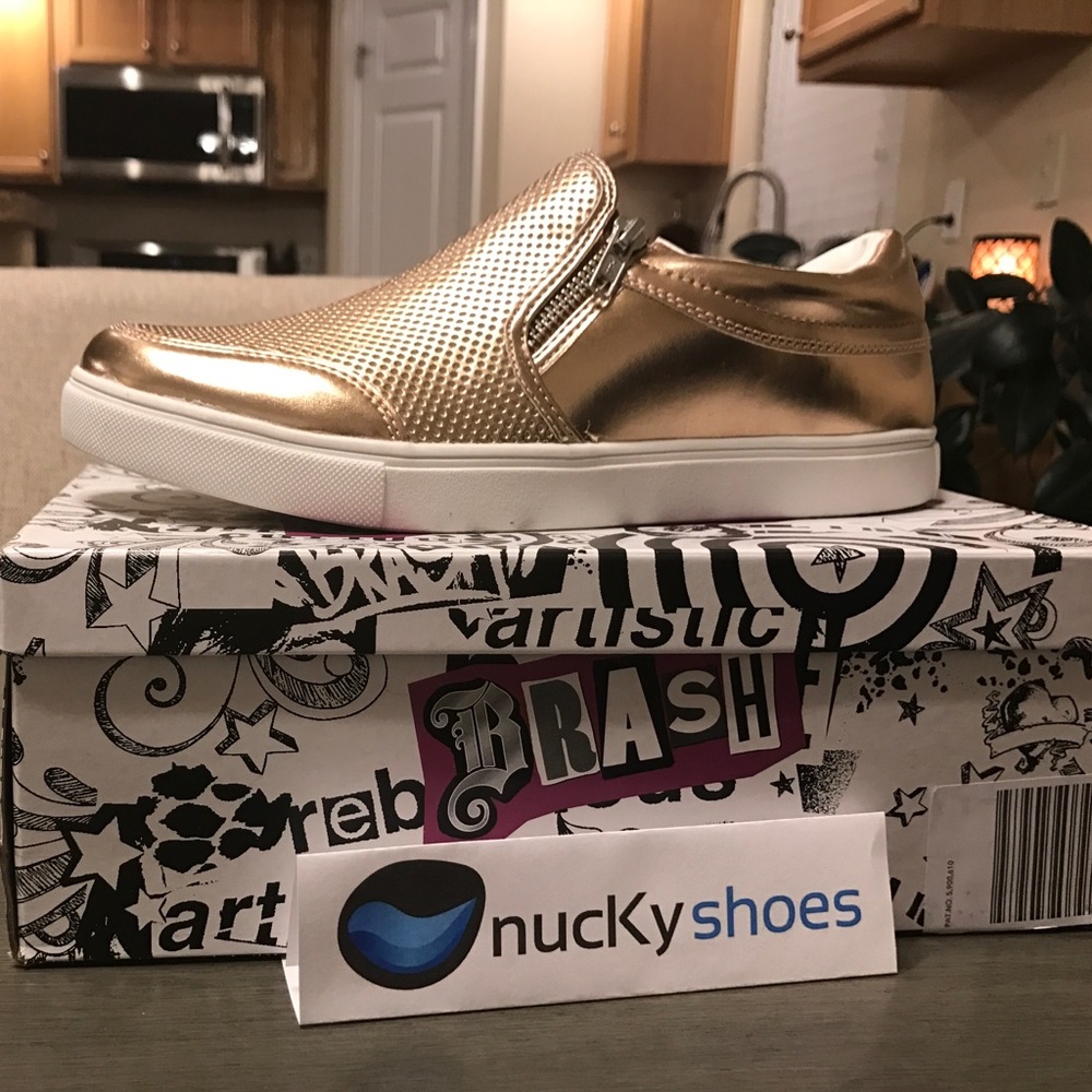 Canvas shoes with glitz!