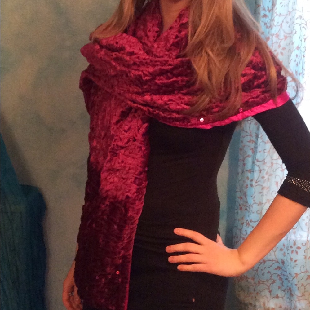 Fancy Raspberry evening shawl - Picture 3 of 4