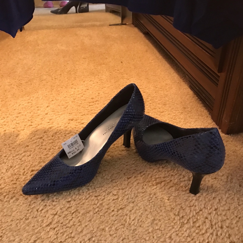 Snake print royal blue pump