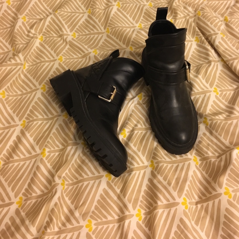 Zara trafaluc boots!!