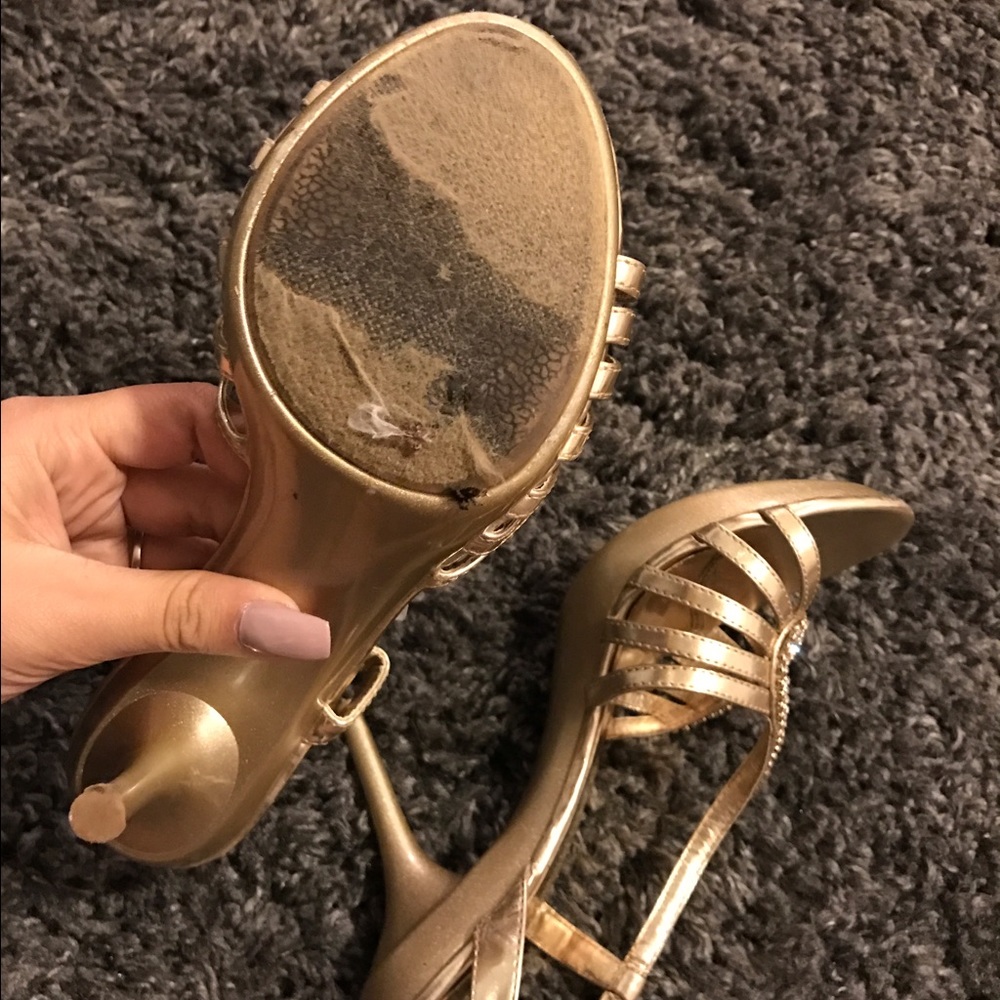 High heals - Picture 3 of 4