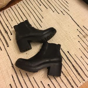 RUMI upper leather by Steven madden!!