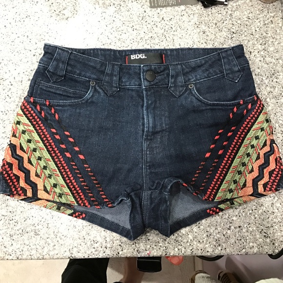 Urban Outfitters Pants - BDG embroidered shorts high waisted size 27