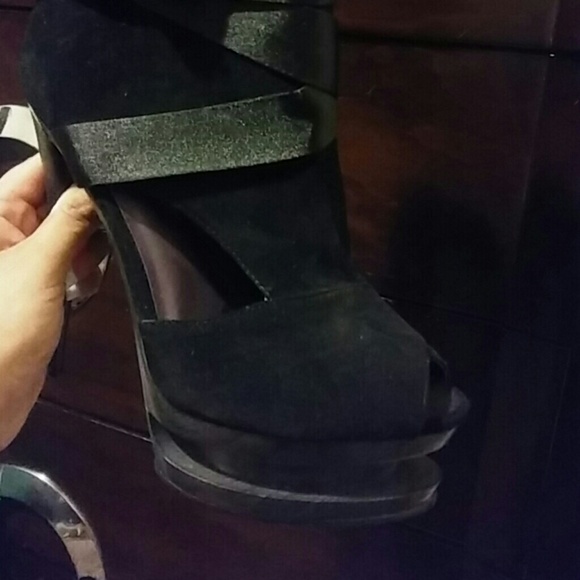 Heels - Picture 2 of 5