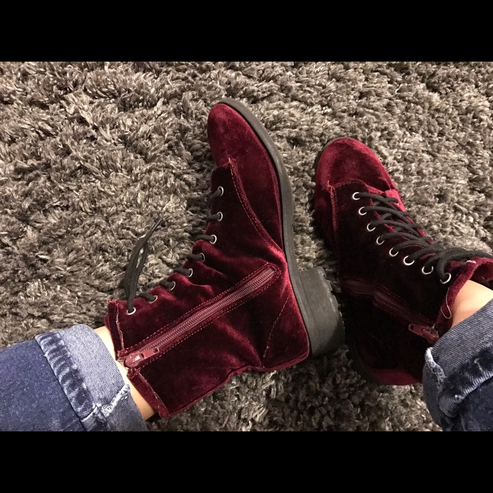 Velvet low top boots