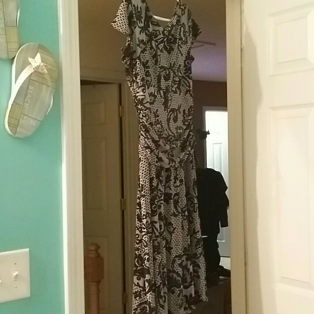 Dress - Picture 2 of 2