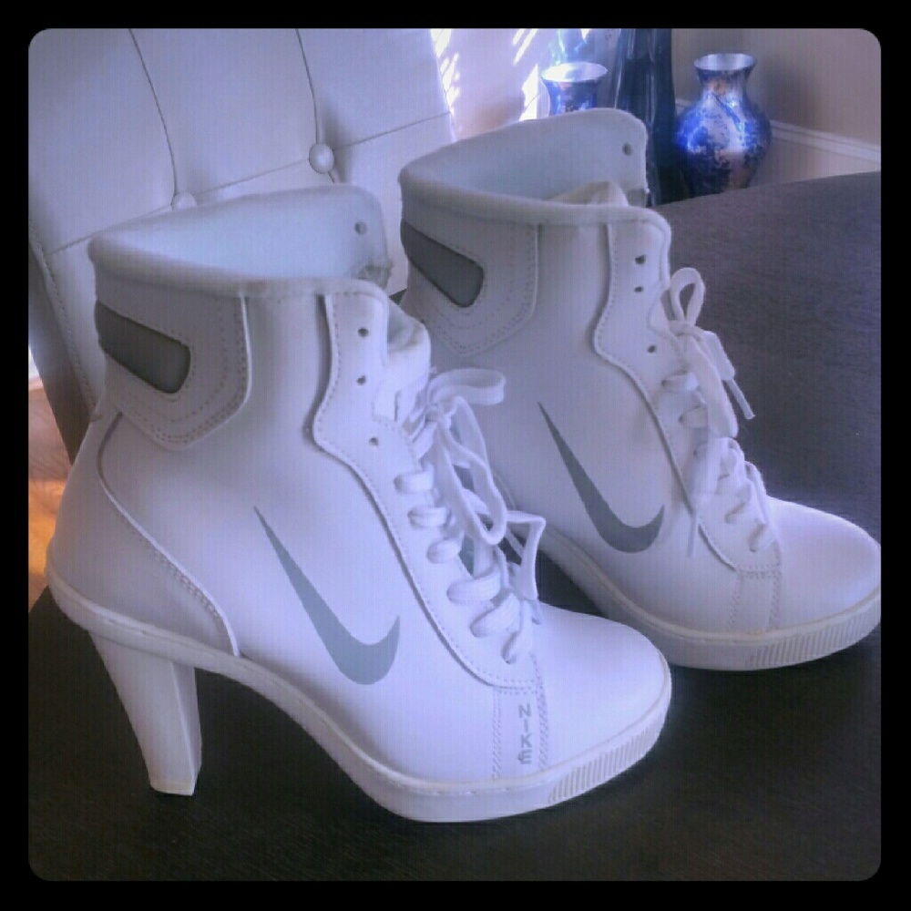 White Nike pumps