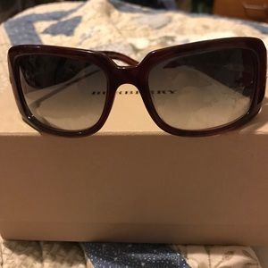 BURBERRY SUNGLASSES