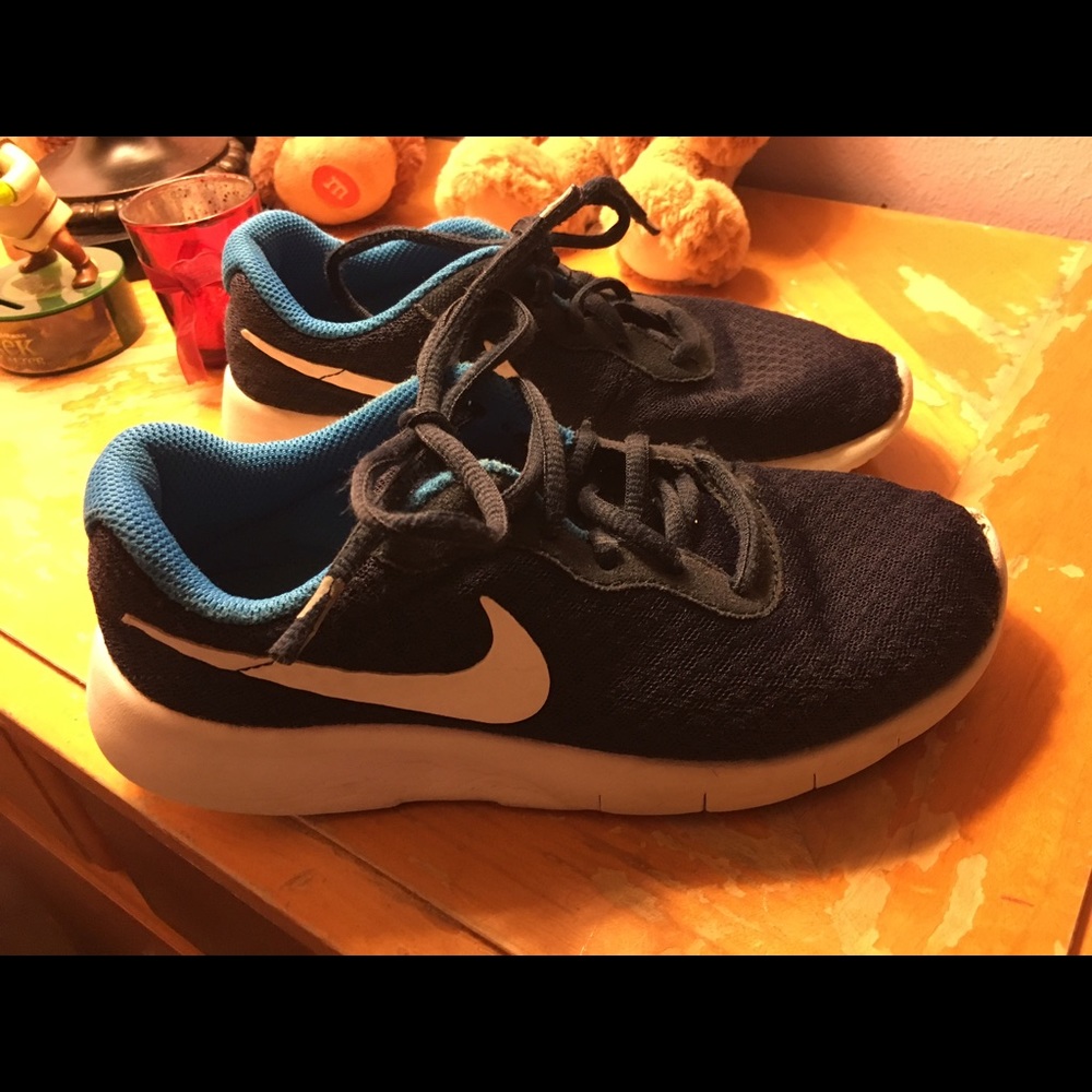 Nike Blue sneakers size 4 for young kids.