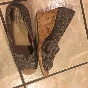 TOMS ladies wedges