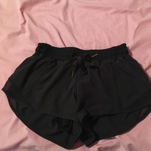 LULULEMON BLACK HOTTY HOT SHORTS
